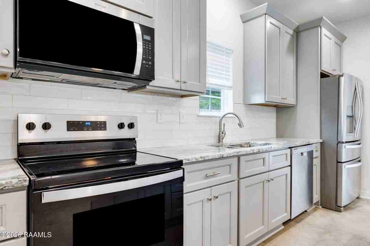 204 Romero St #B - Photo 2 of 10