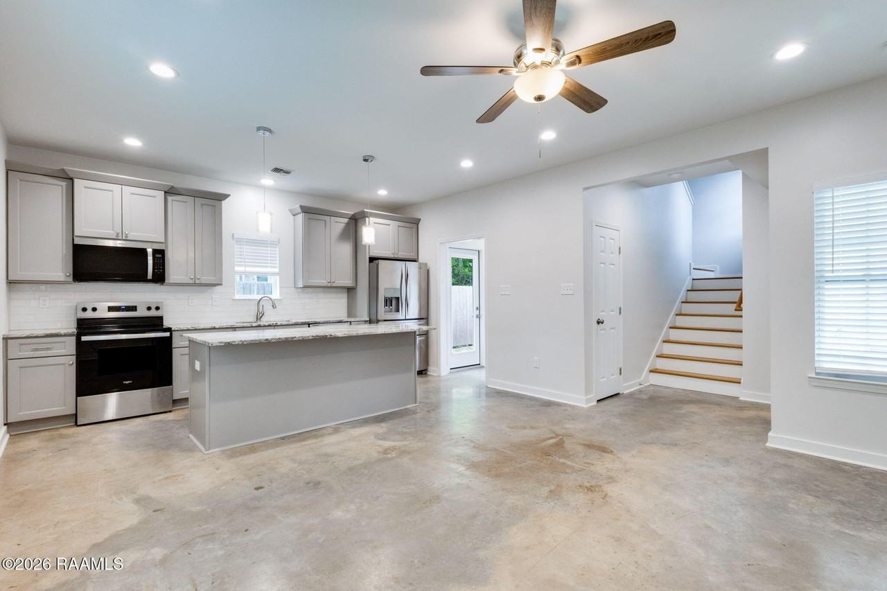 204 Romero St #B - Photo 3 of 10