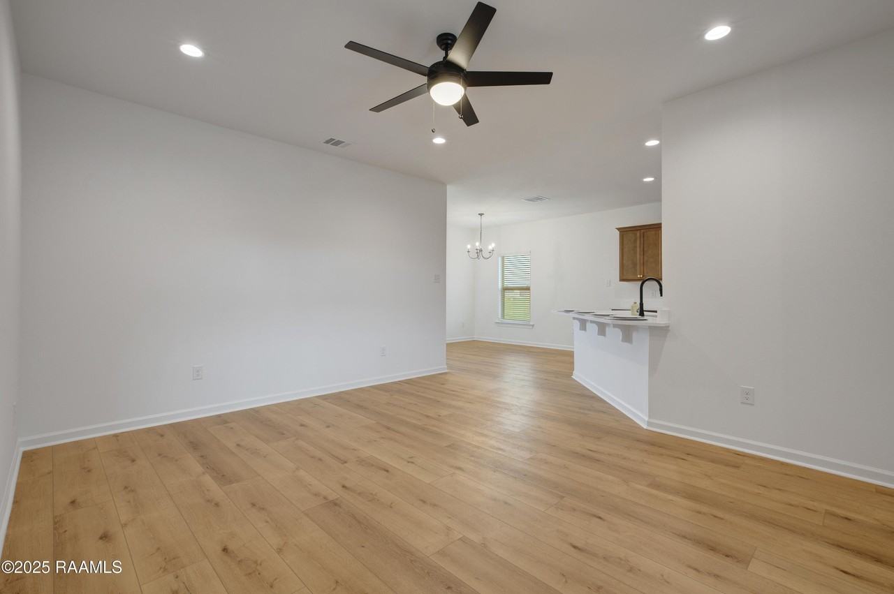 209 Tatum Ln - Photo 5 of 25