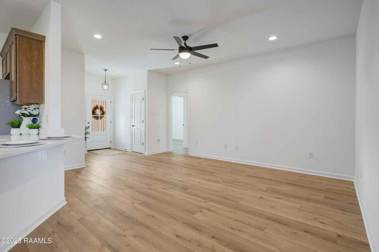 209 Tatum Ln - Photo 7 of 25