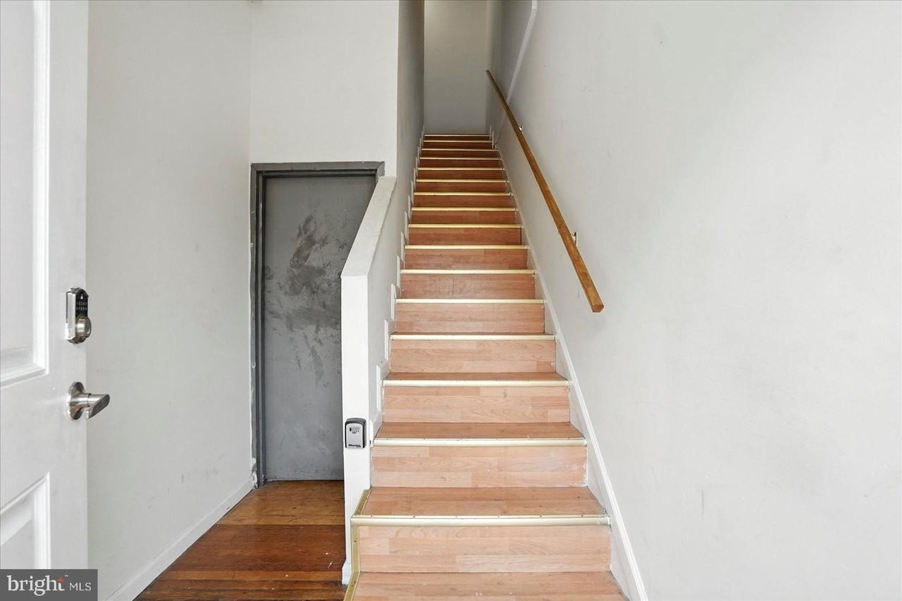 1021 N Caroline St #2 - Photo 3 of 24