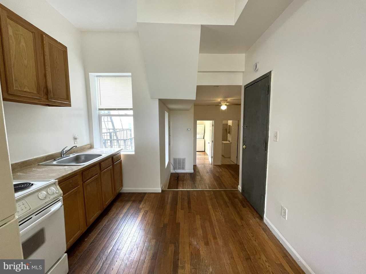 1021 N Caroline St #2 - Photo 4 of 24