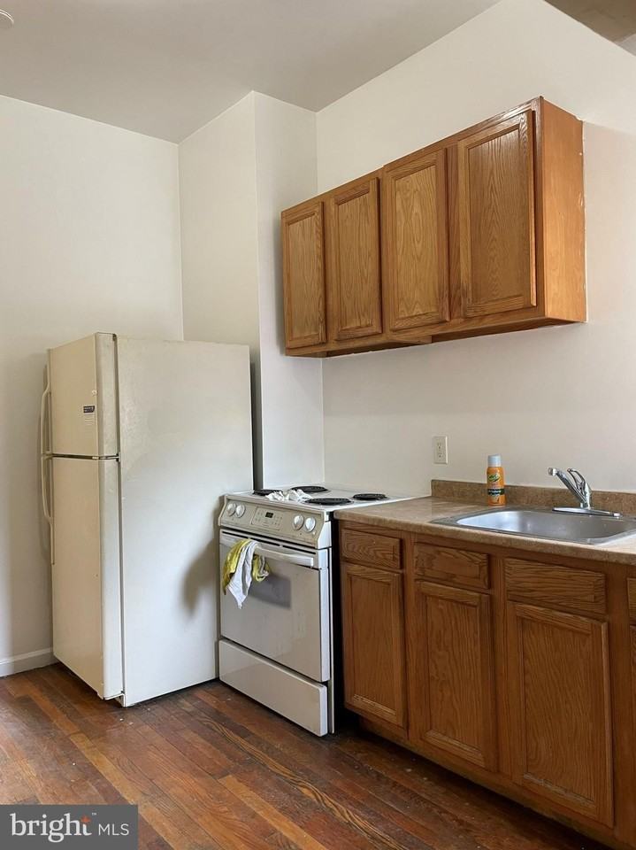 1021 N Caroline St #2 - Photo 6 of 24