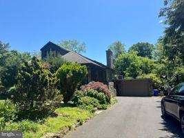 featured image of 8233 Fairview Rd