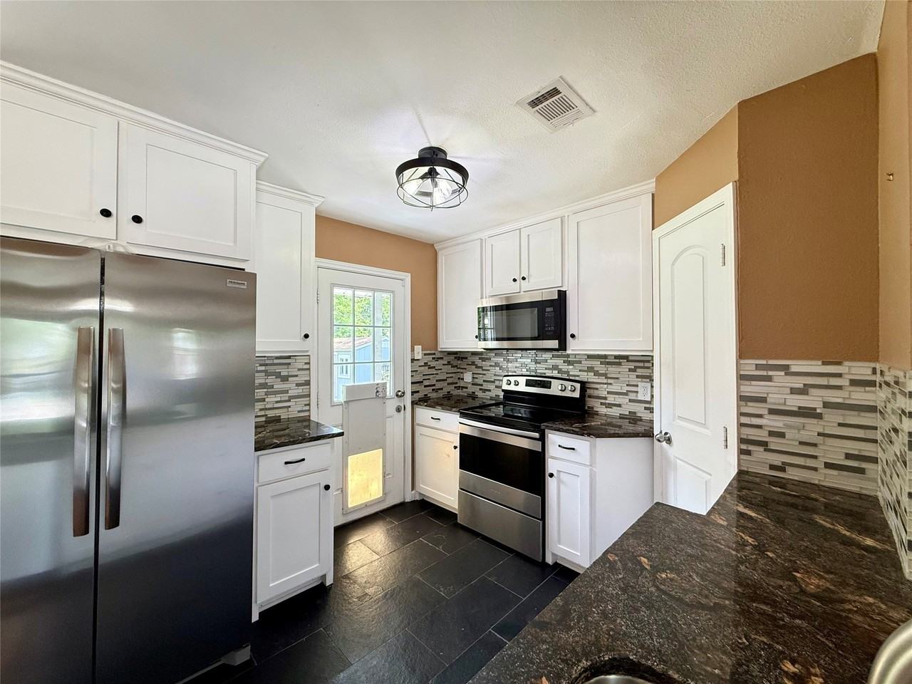 10518 Desdemona Dr - Photo 5 of 15
