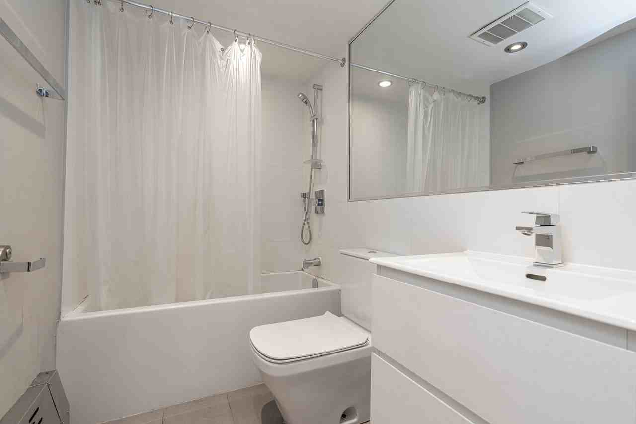 230 Oak Street - Photo 5 of 50