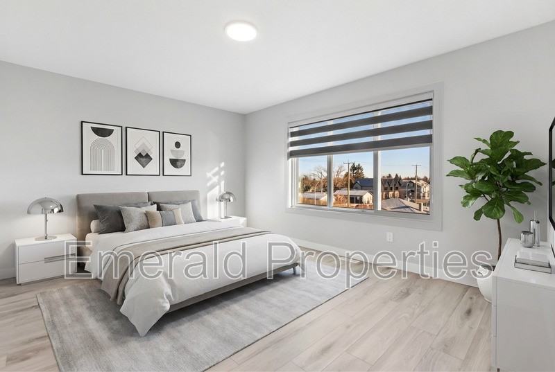 10441 132 St NW - Photo 2 of 20