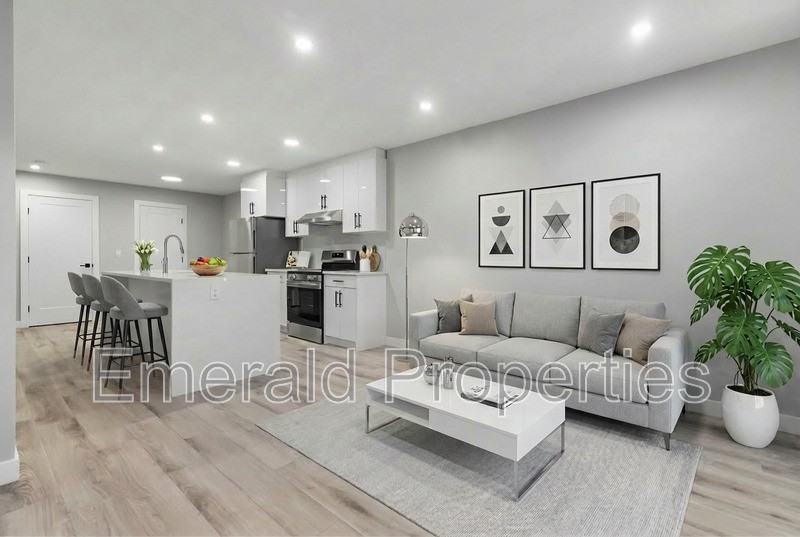10441 132 St NW - Photo 4 of 20