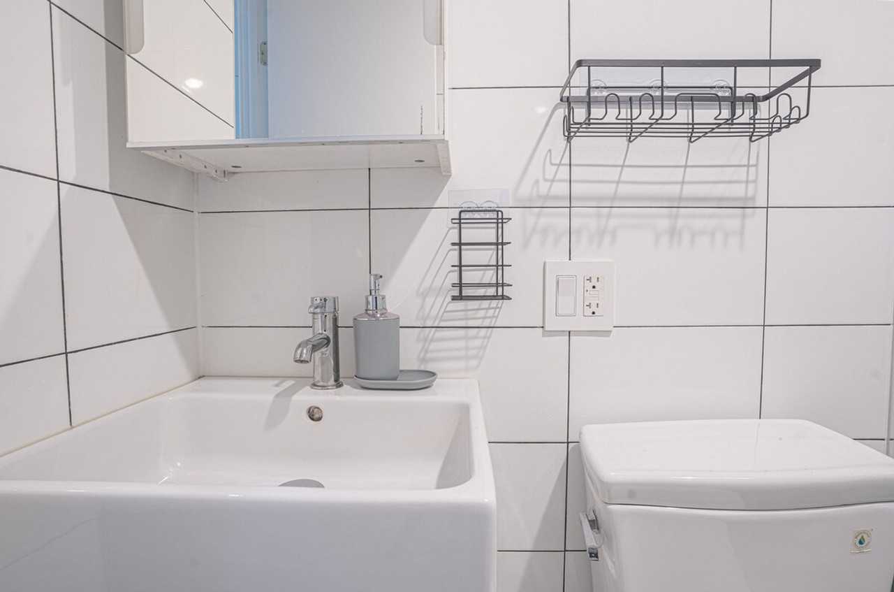 703 Jefferson Ave #1359077P - Photo 3 of 13