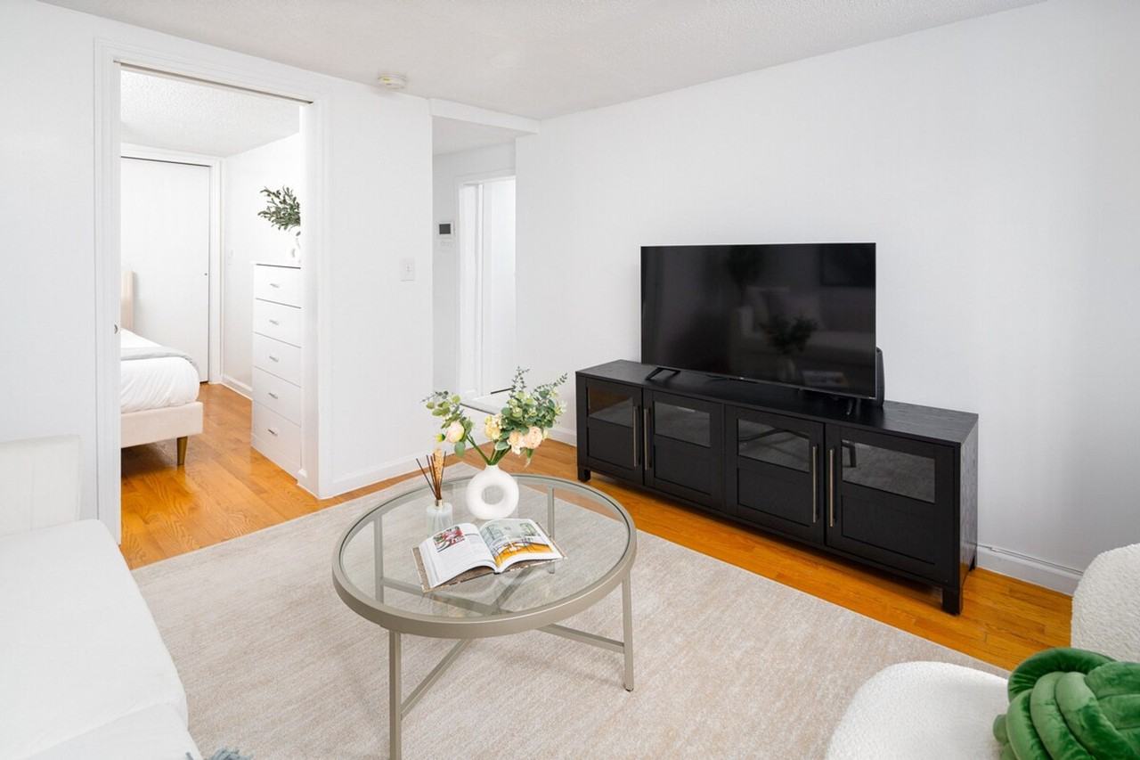 43 Essex St #1359074P - Photo 4 of 9