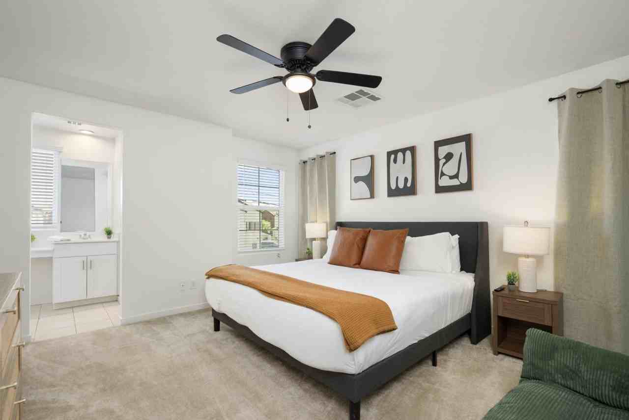 817 E Roma Ave #1540090P - Photo 6 of 50