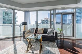 25 Grand Trunk Crescent - Photo 1 of 1