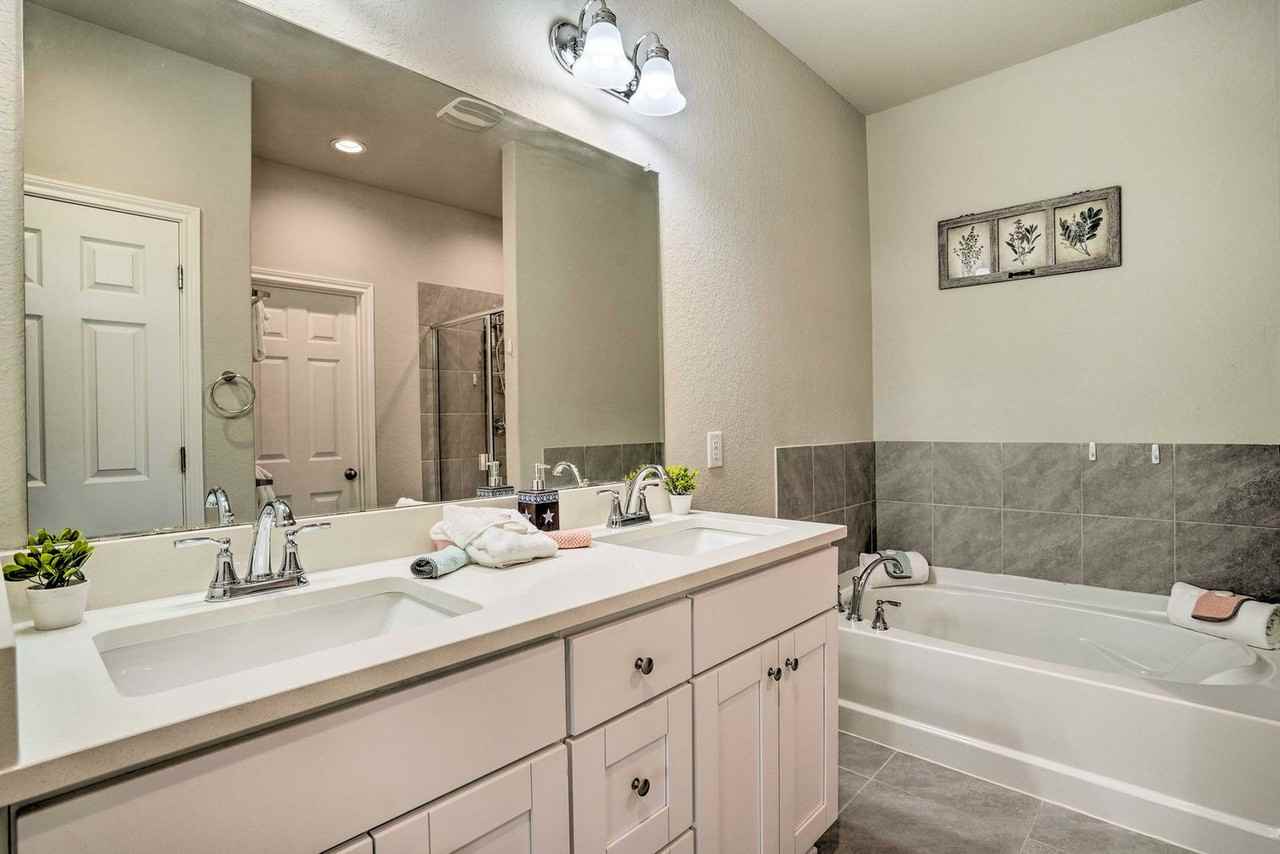 5603 Chestnut Xing #1545924P - Photo 5 of 35