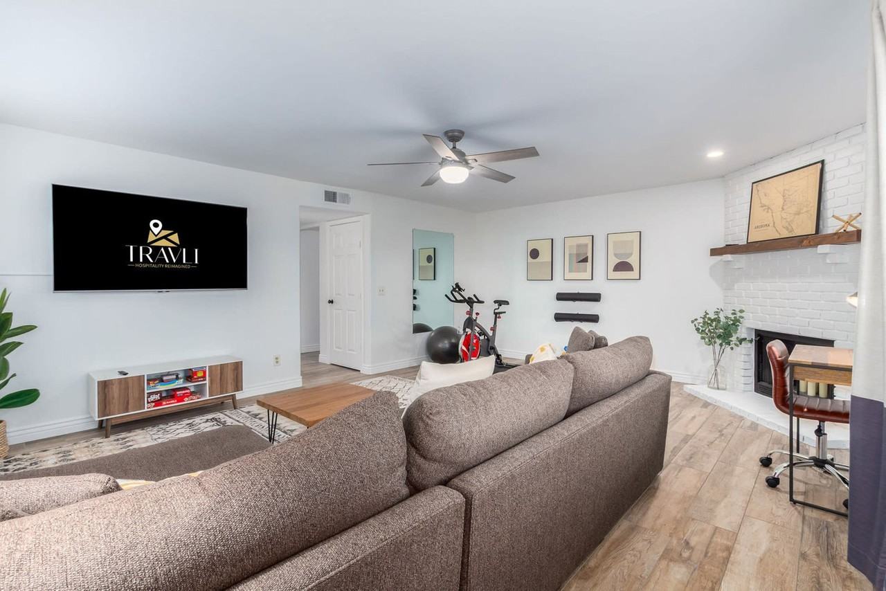 2542 E Lynwood St #1558645P - Photo 3 of 42