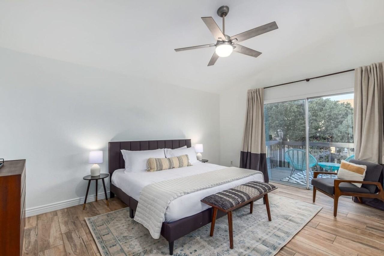 2542 E Lynwood St #1558645P - Photo 4 of 42