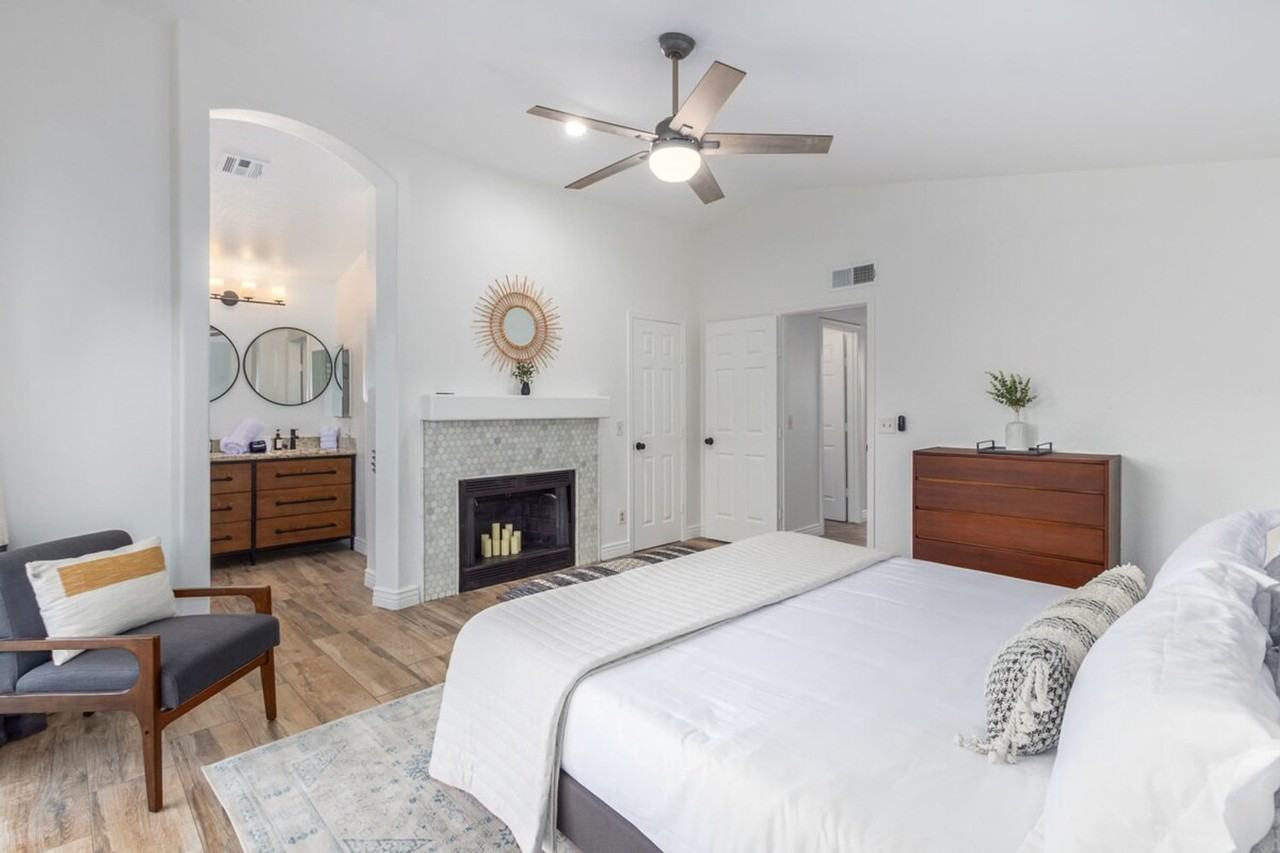 2542 E Lynwood St #1558645P - Photo 6 of 42