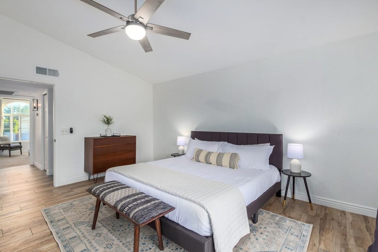 2542 E Lynwood St #1558645P - Photo 7 of 42