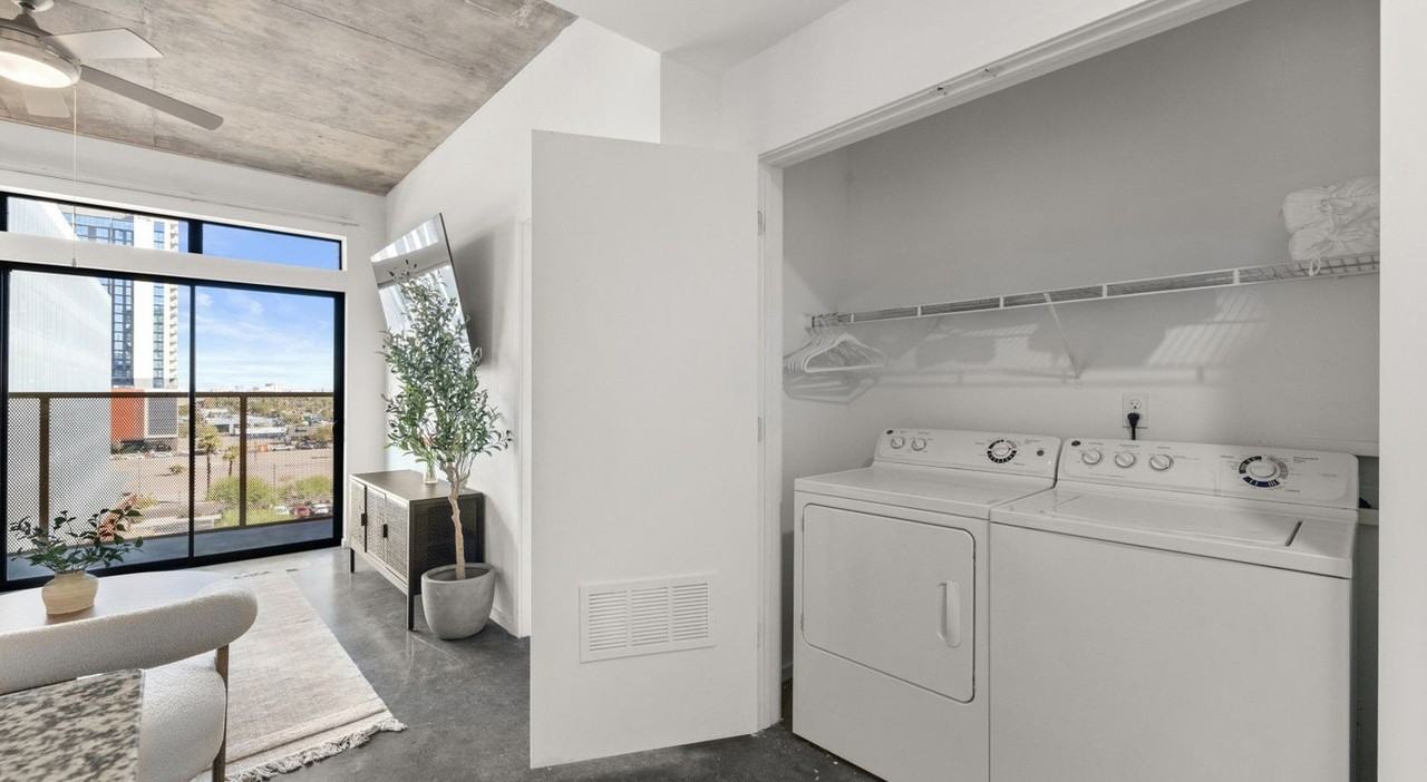 333 E Roosevelt St #1543154P - Photo 4 of 8