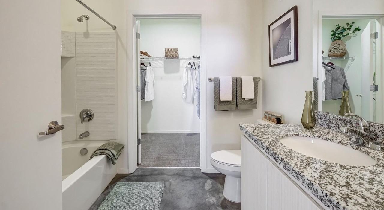 333 E Roosevelt St #1543154P - Photo 5 of 8