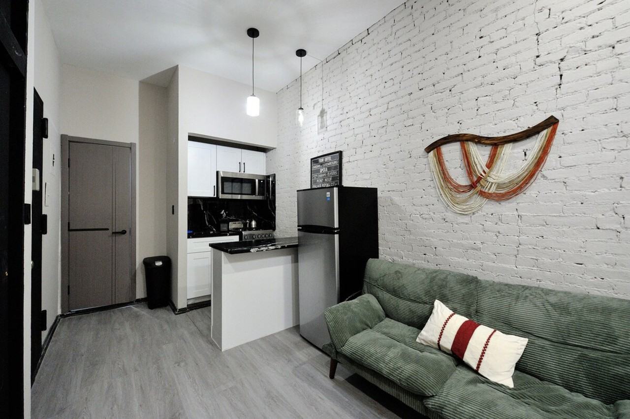 309 W 43rd St #1560796P - Photo 2 of 15