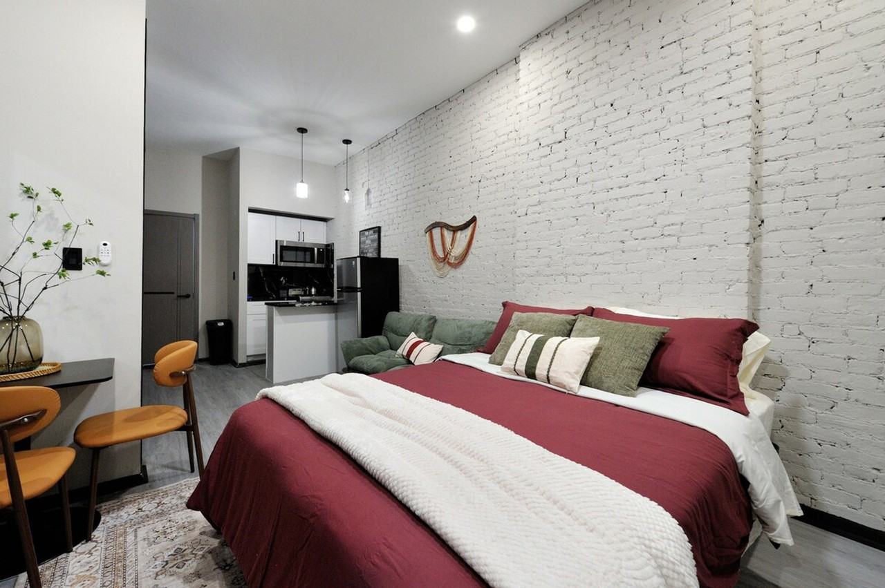 309 W 43rd St #1560796P - Photo 3 of 15
