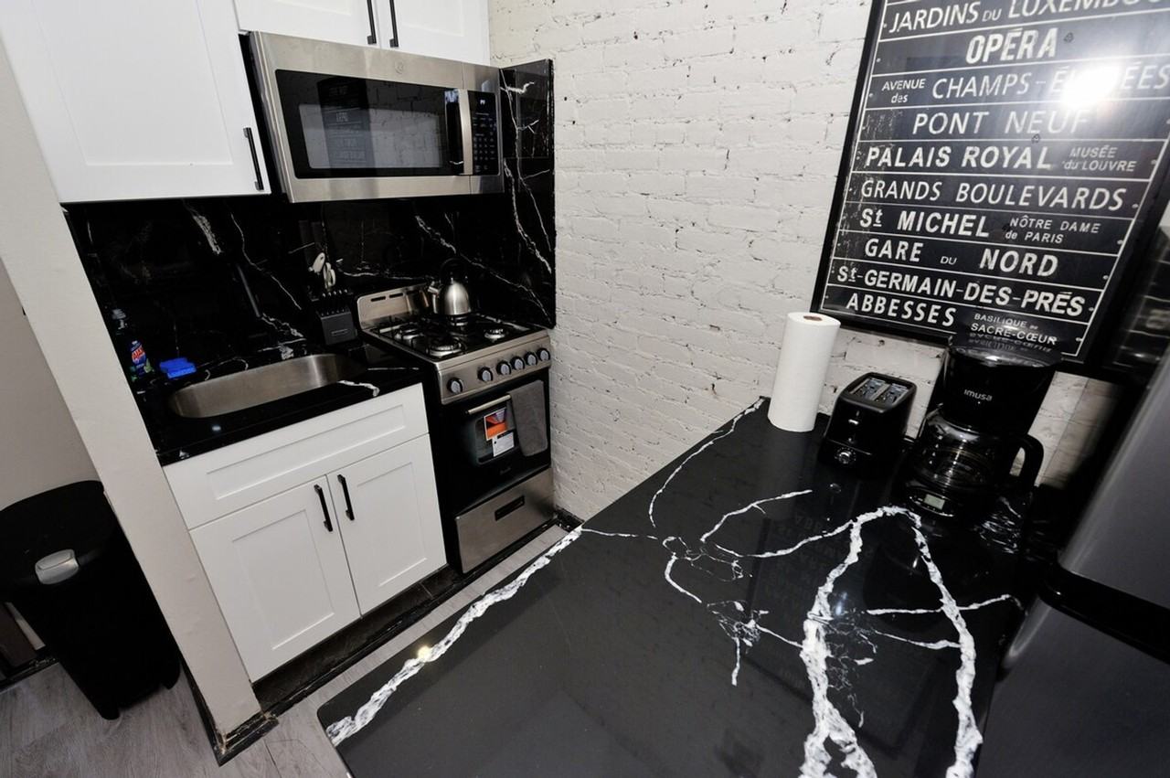 309 W 43rd St #1560796P - Photo 6 of 15