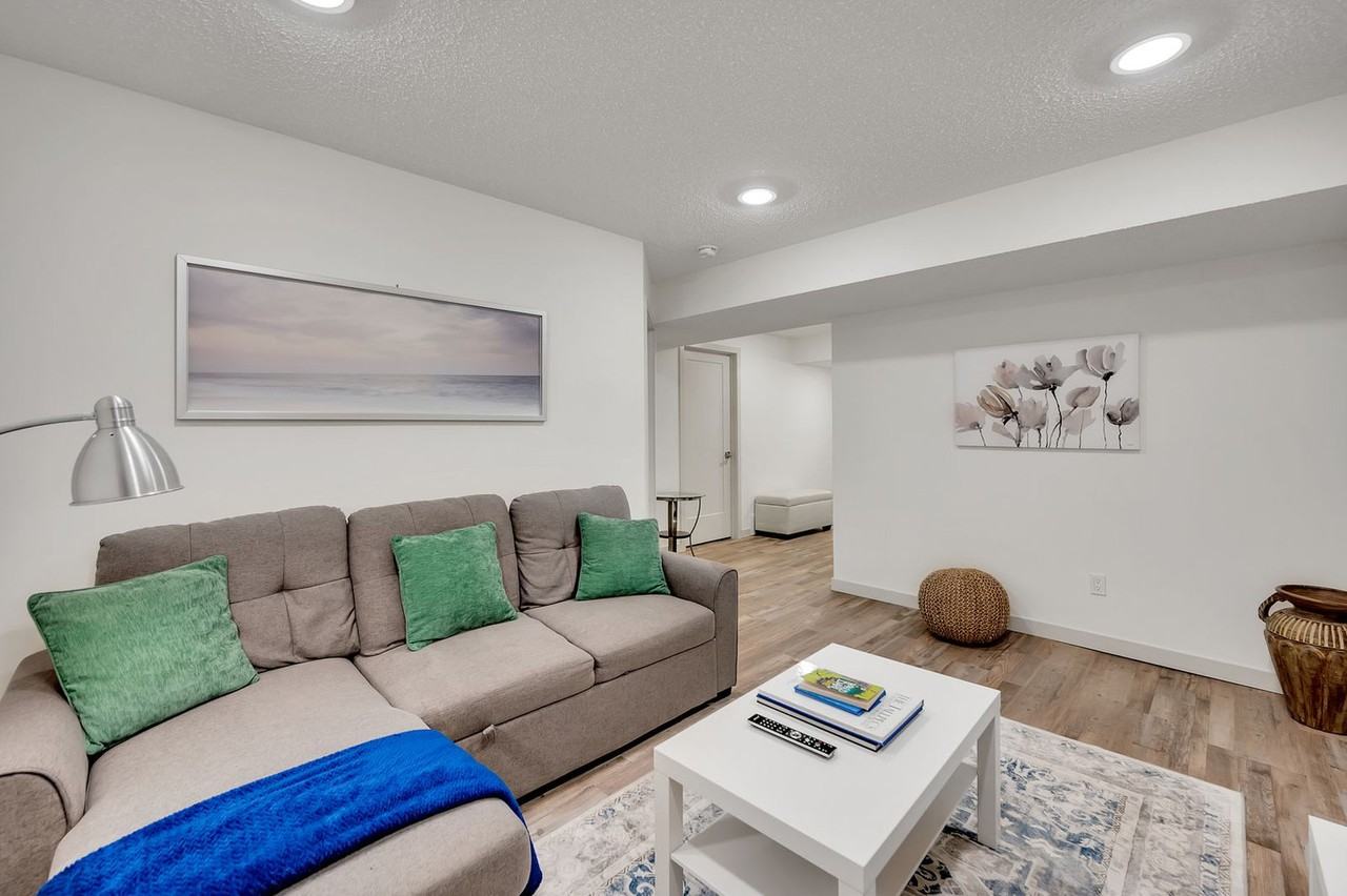 11817 21 Ave Sw #1564648P - Photo 4 of 42