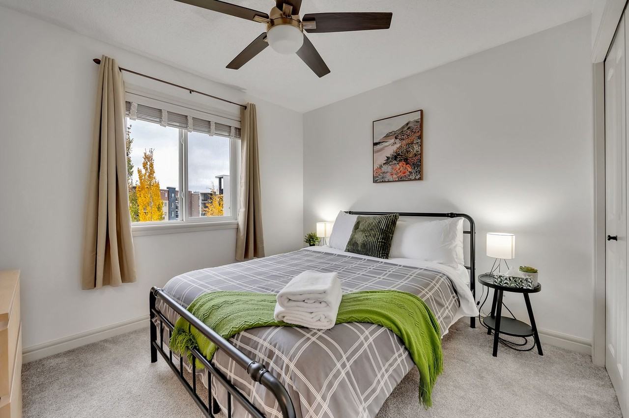 11817 21 Ave Sw #1564648P - Photo 7 of 42