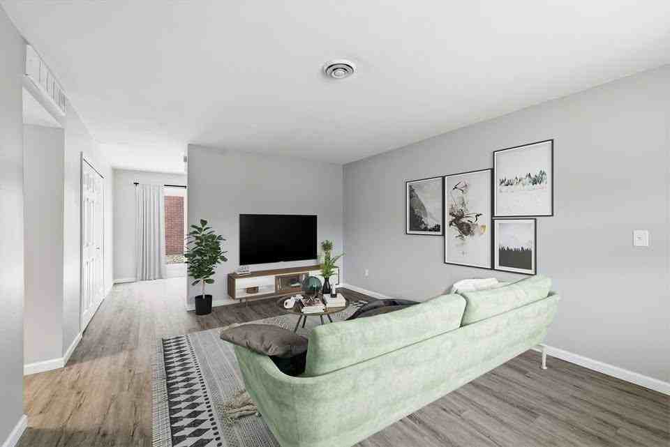 Lasalle Street Apartments - Photo 2 of 3