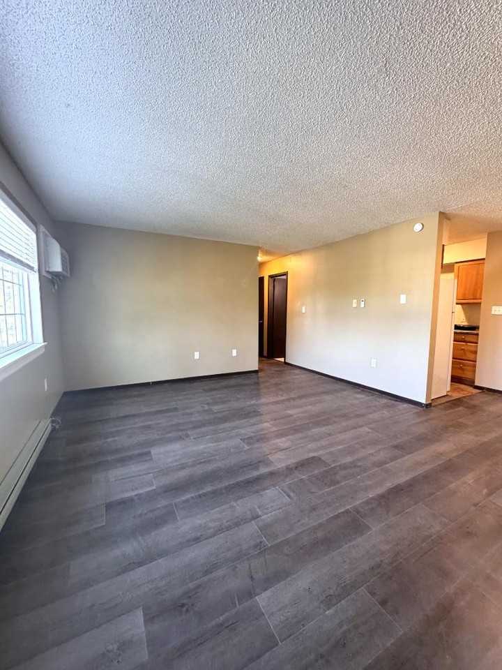 1014 E Main St - Photo 2 of 10