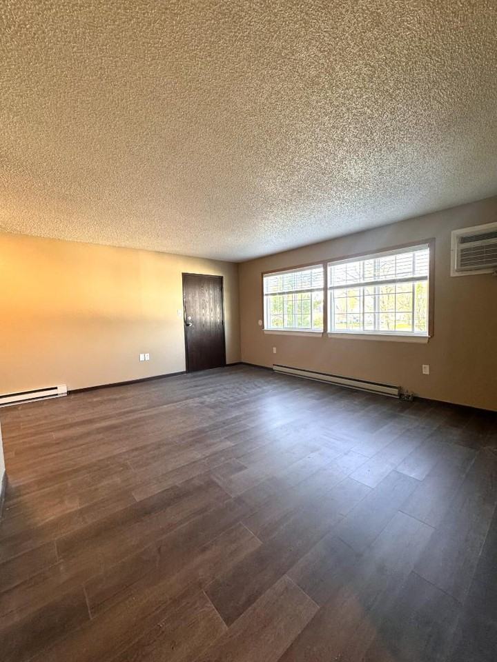 1014 E Main St - Photo 3 of 10