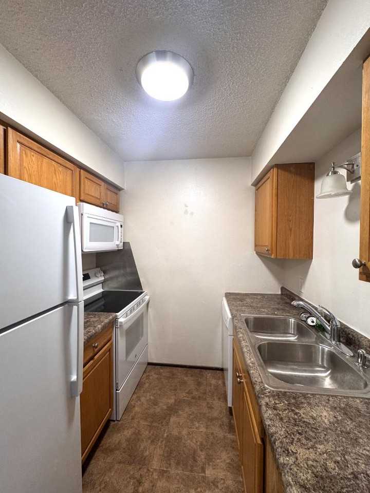 1014 E Main St - Photo 4 of 10