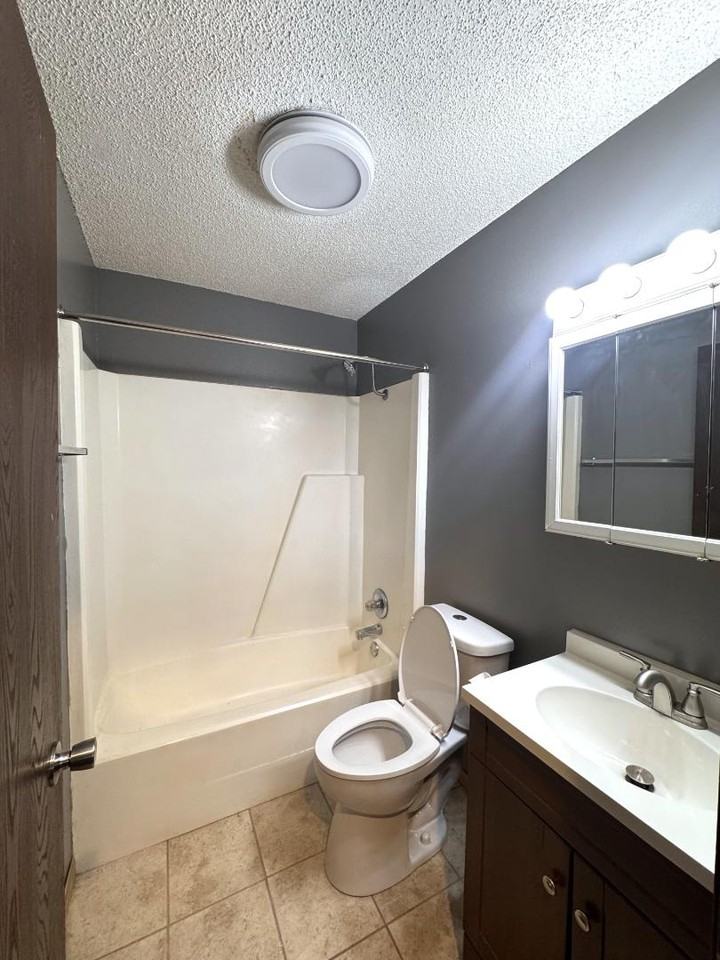 1014 E Main St - Photo 5 of 10