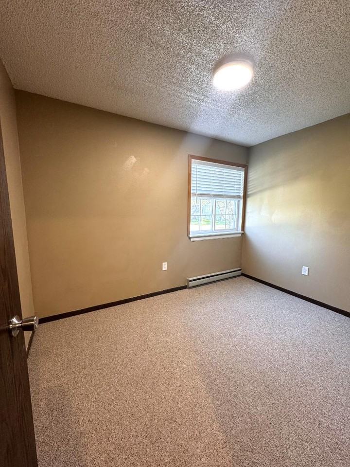 1014 E Main St - Photo 6 of 10