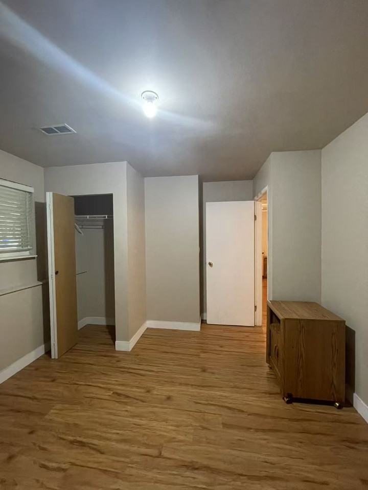 7000 115 Street - Photo 4 of 8