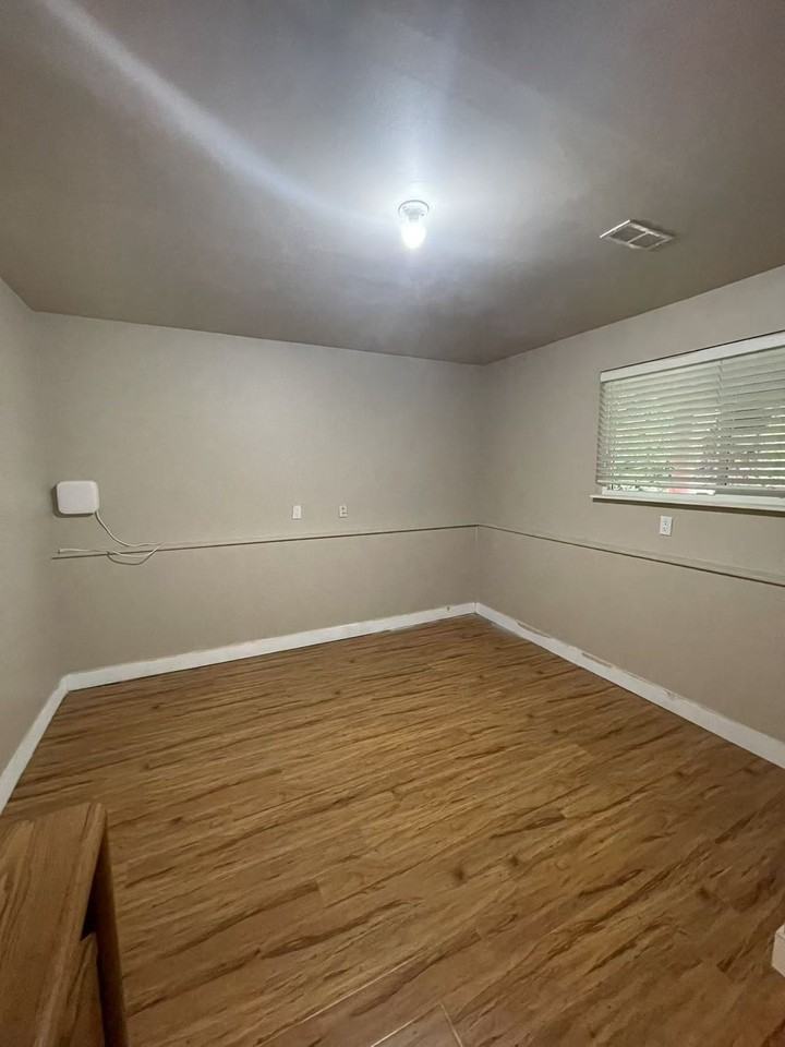 7000 115 Street - Photo 6 of 8