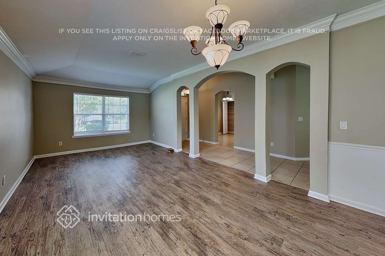 1033 Dunstable Ln - Photo 3 of 20