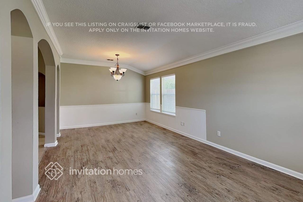 1033 Dunstable Ln - Photo 4 of 20