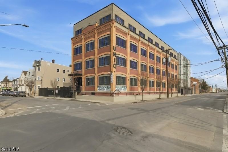 526-532 Mulberry Street #3D - Photo 6 of 11