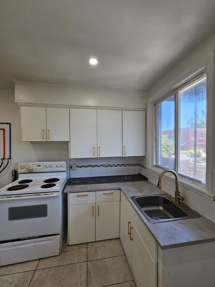 3910 Avenue Linton #5 - Photo 2 of 8