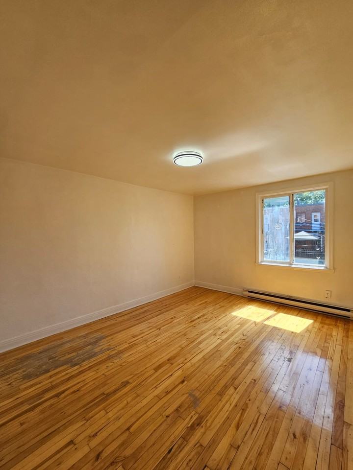 3910 Avenue Linton #5 - Photo 5 of 8