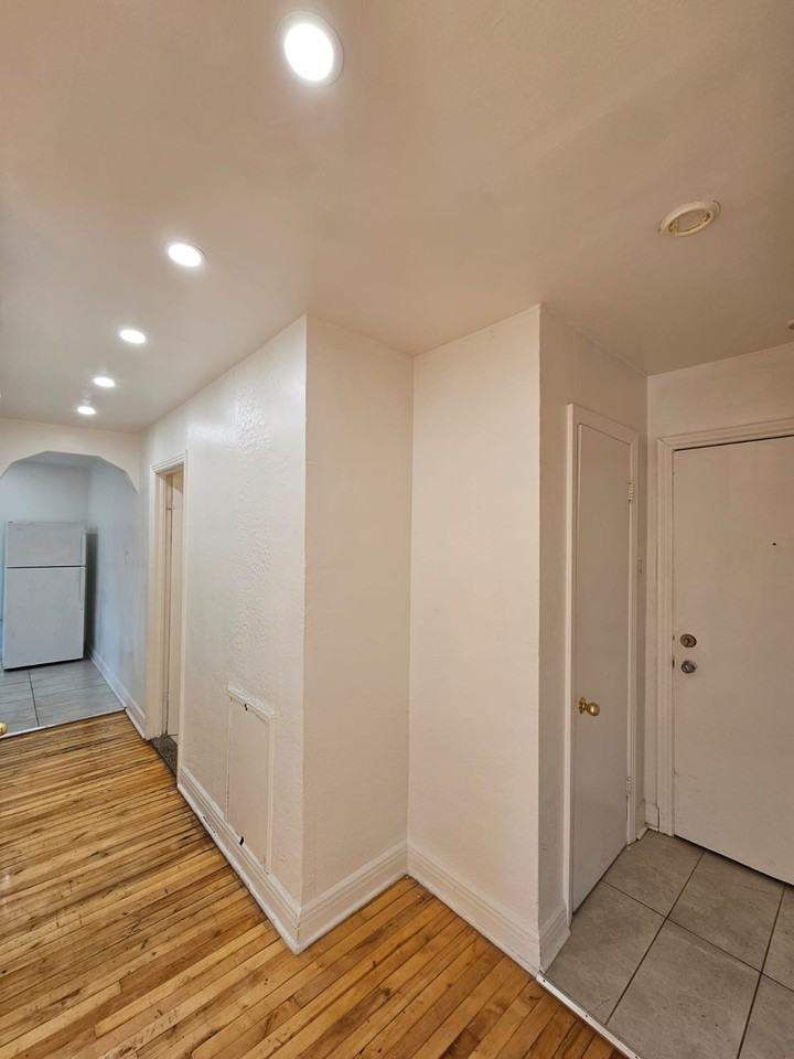 3910 Avenue Linton #5 - Photo 6 of 8