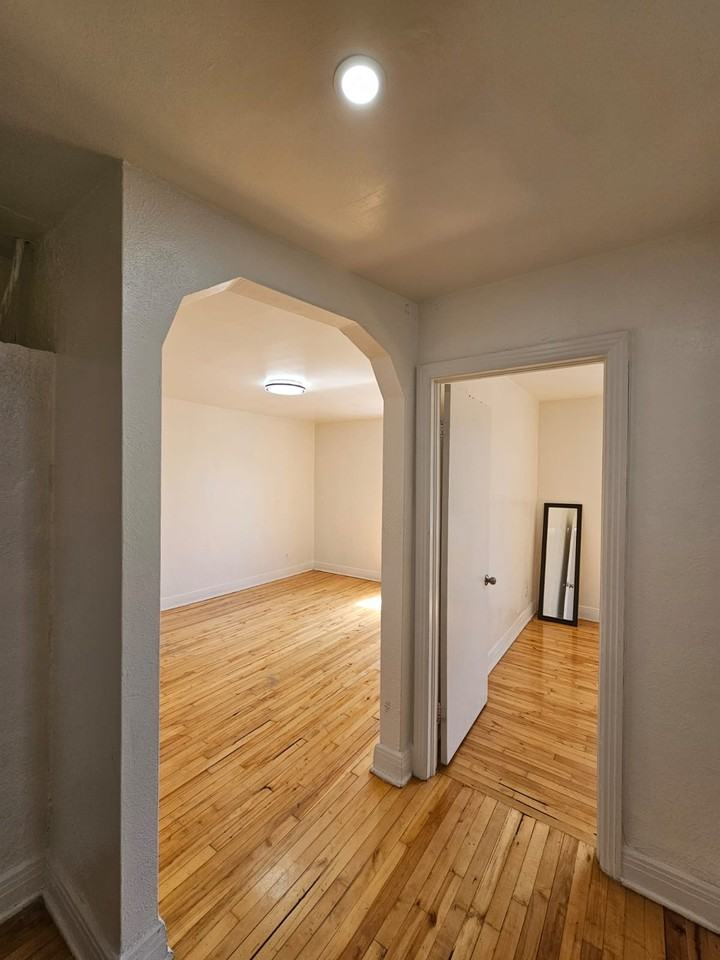 3910 Avenue Linton #5 - Photo 7 of 8