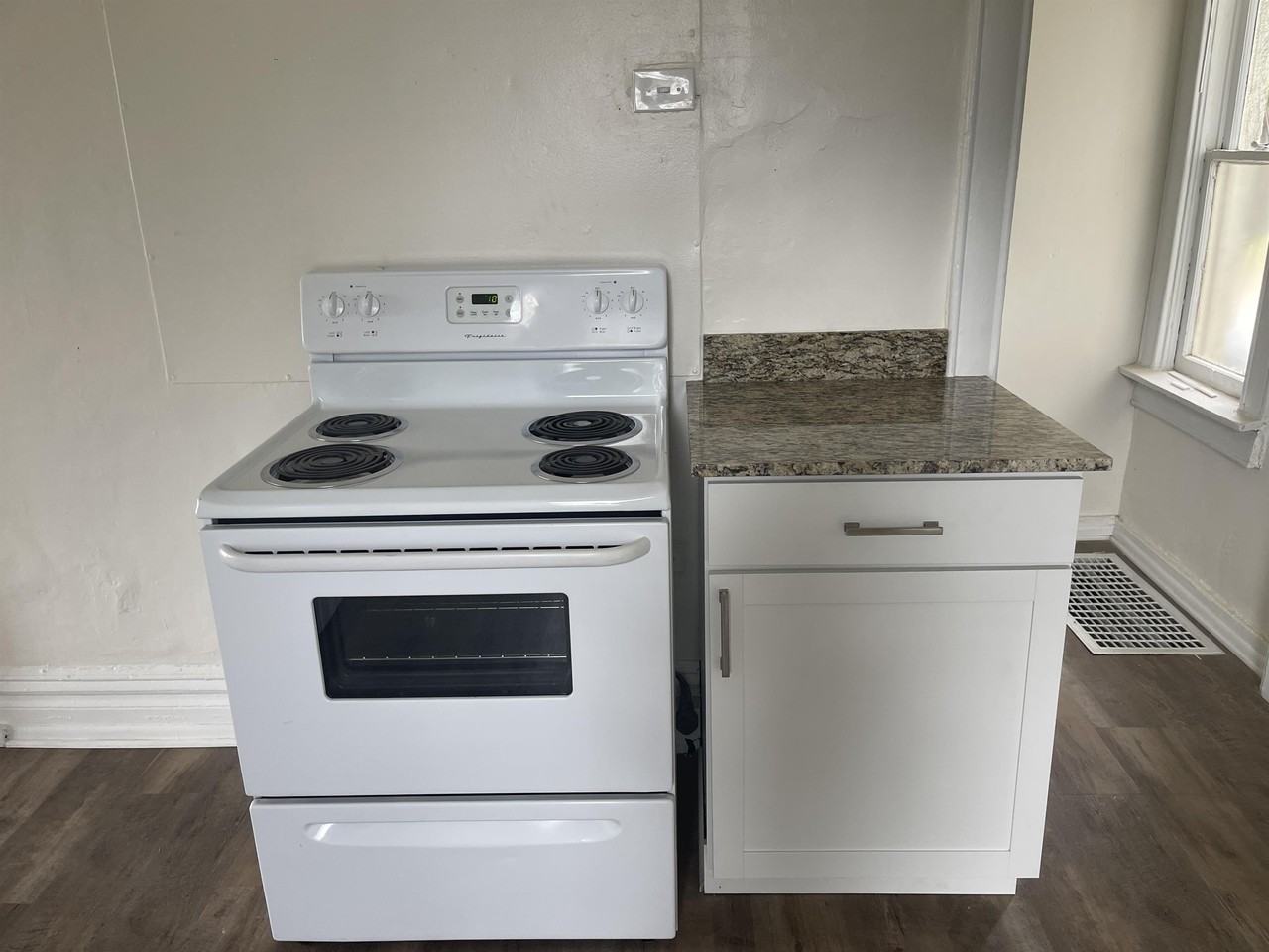 742 Nw - Photo 4 of 16