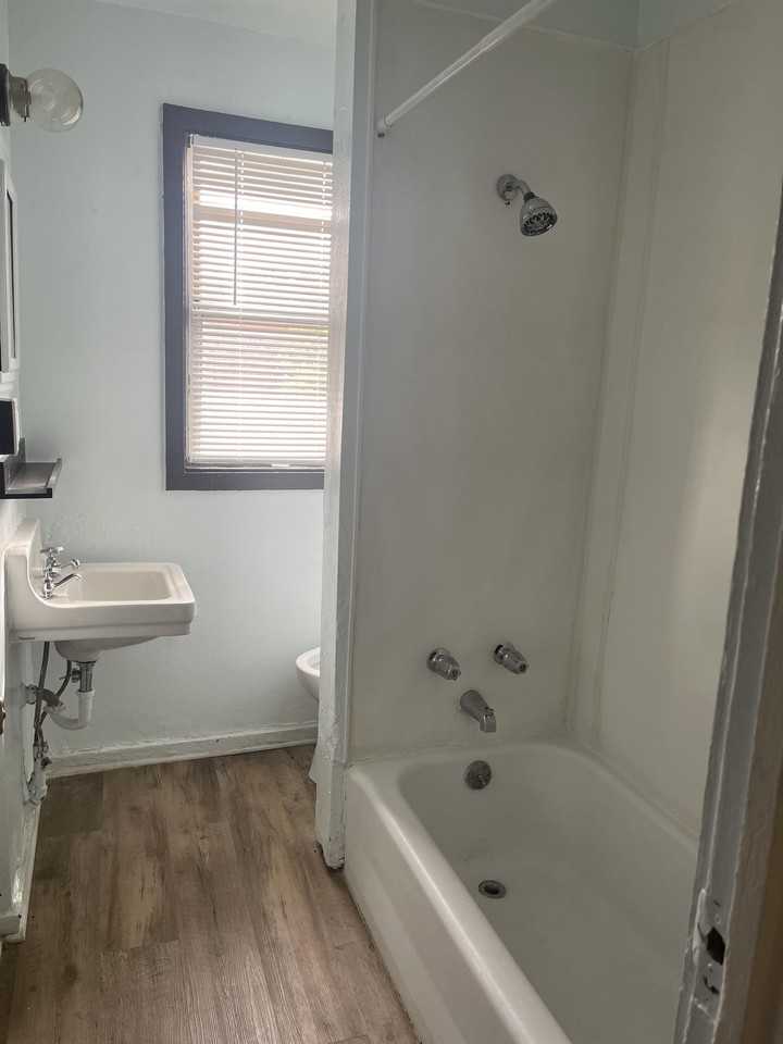 742 Nw - Photo 5 of 16