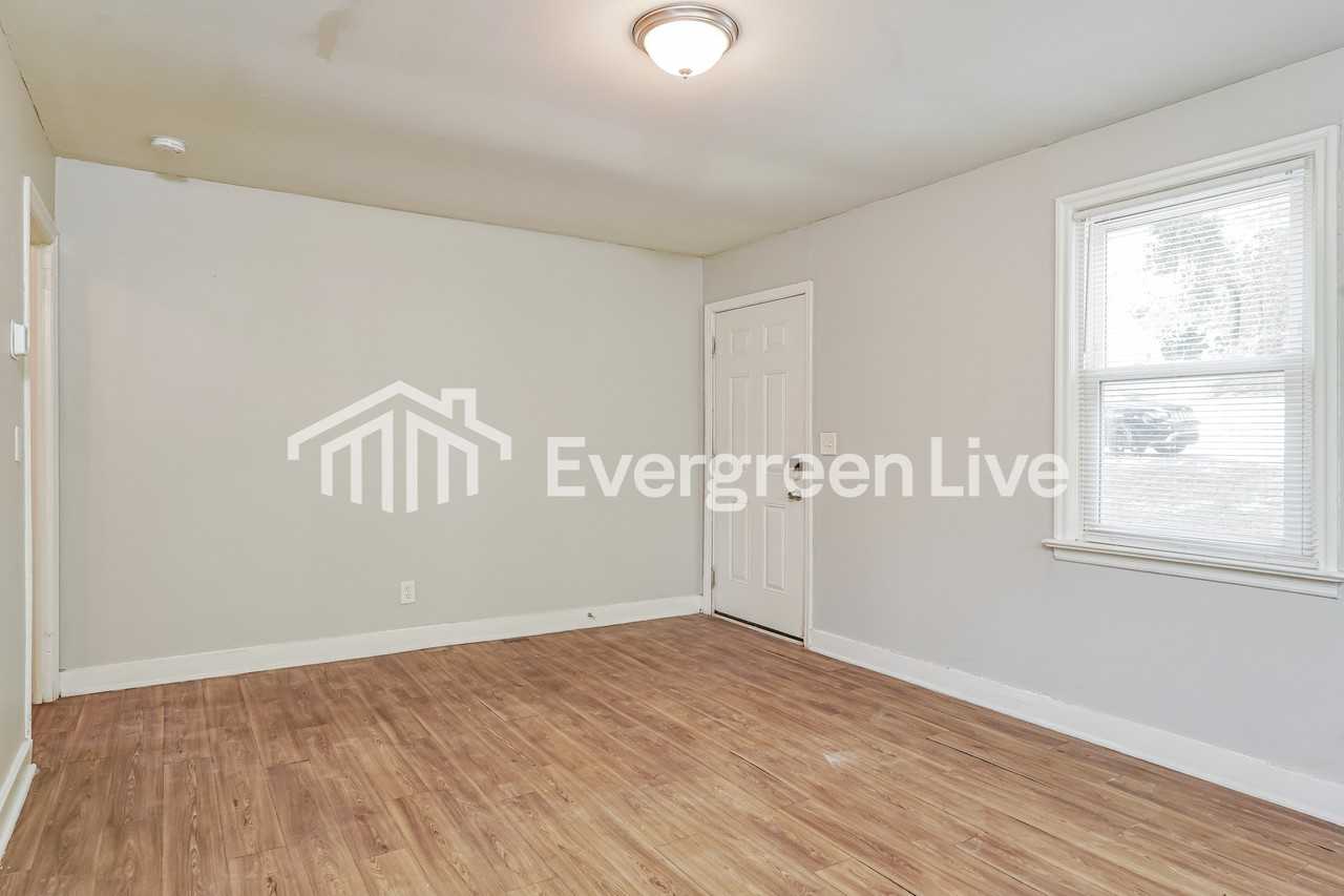 129 Winburn St - Photo 4 of 15