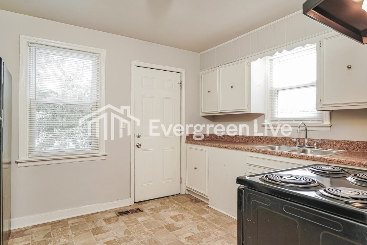 129 Winburn St - Photo 7 of 15
