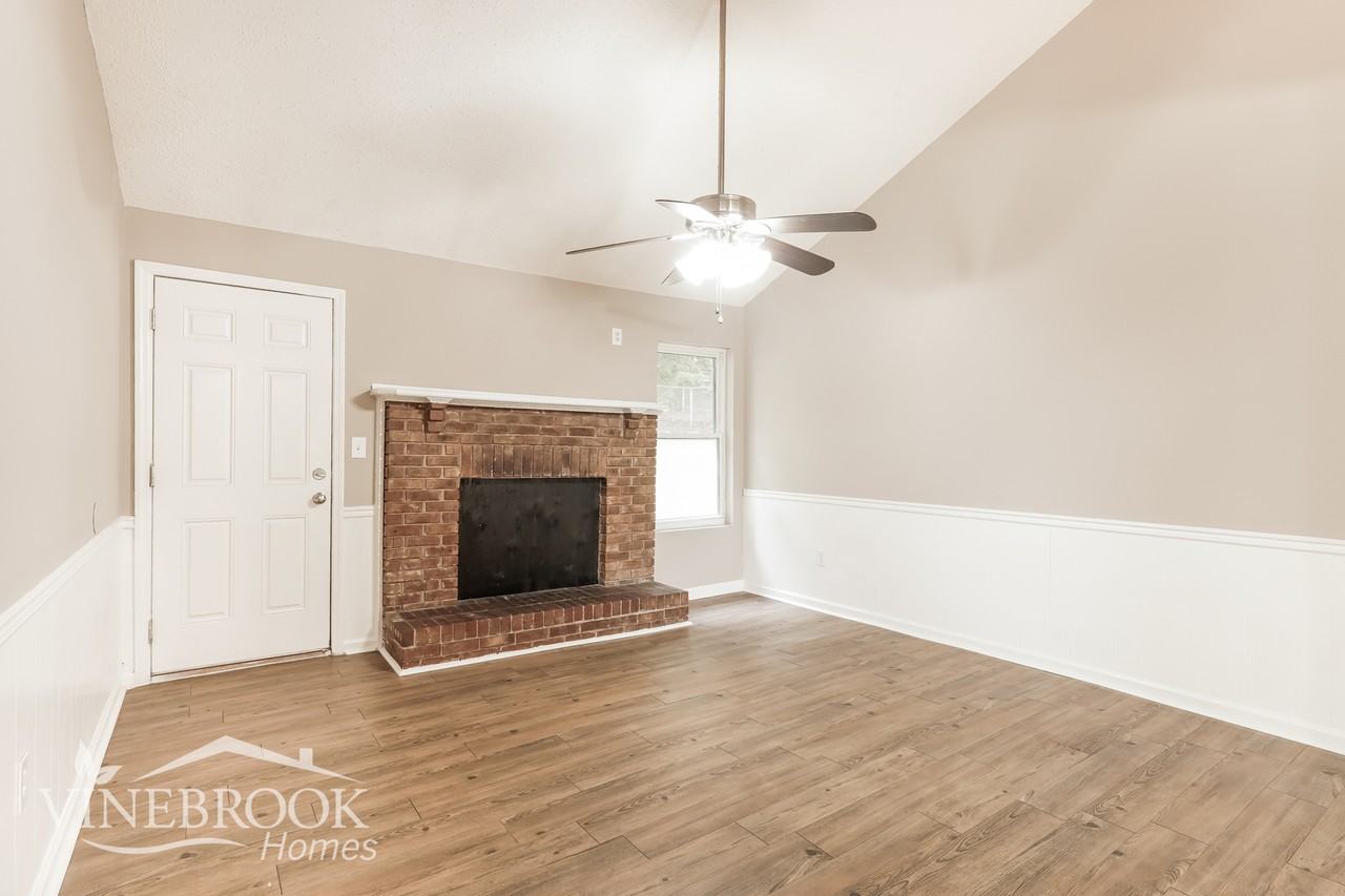 2315 Rutherford Ave - Photo 3 of 15