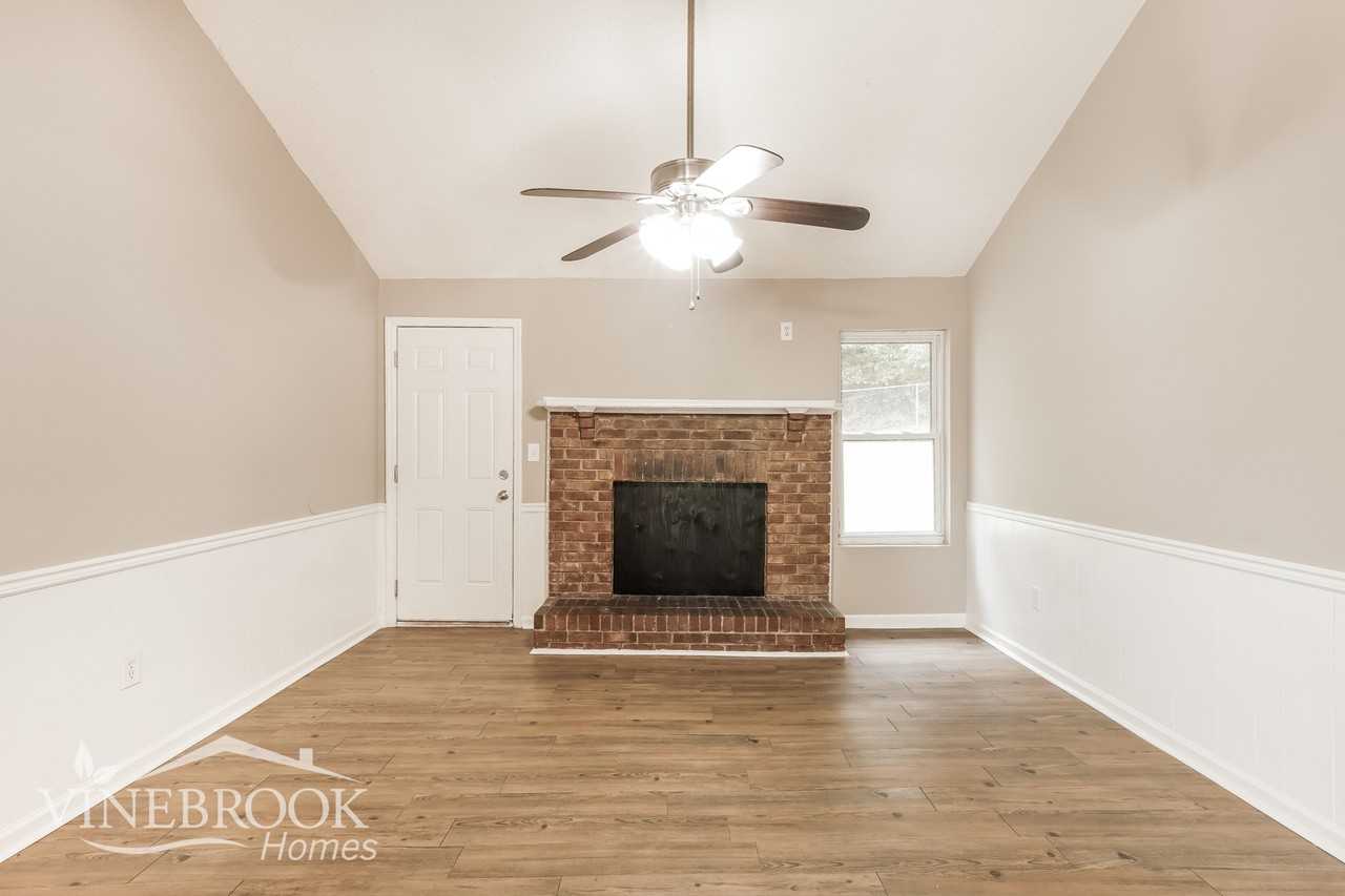 2315 Rutherford Ave - Photo 4 of 15