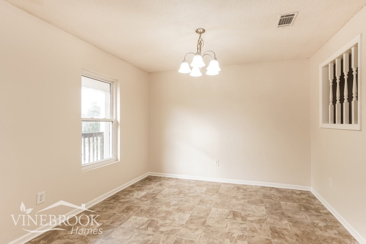 2315 Rutherford Ave - Photo 5 of 15